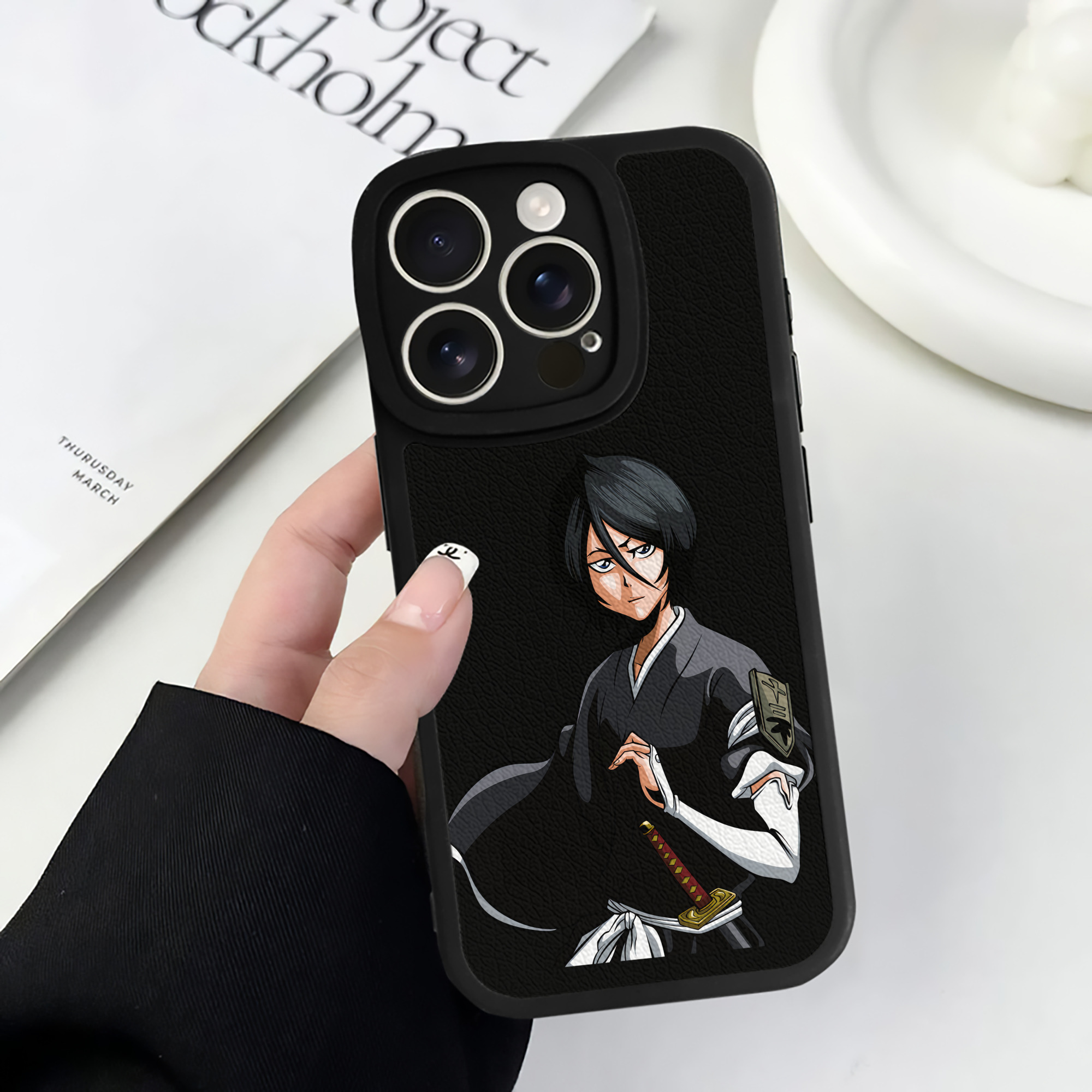 （画像用） ブリーチ 朽木ルキア BLEACH Kuchiki Rukia 【iPhone 16シリーズ対応】シリコンスマホケース（レザー調） 材質：シリコン